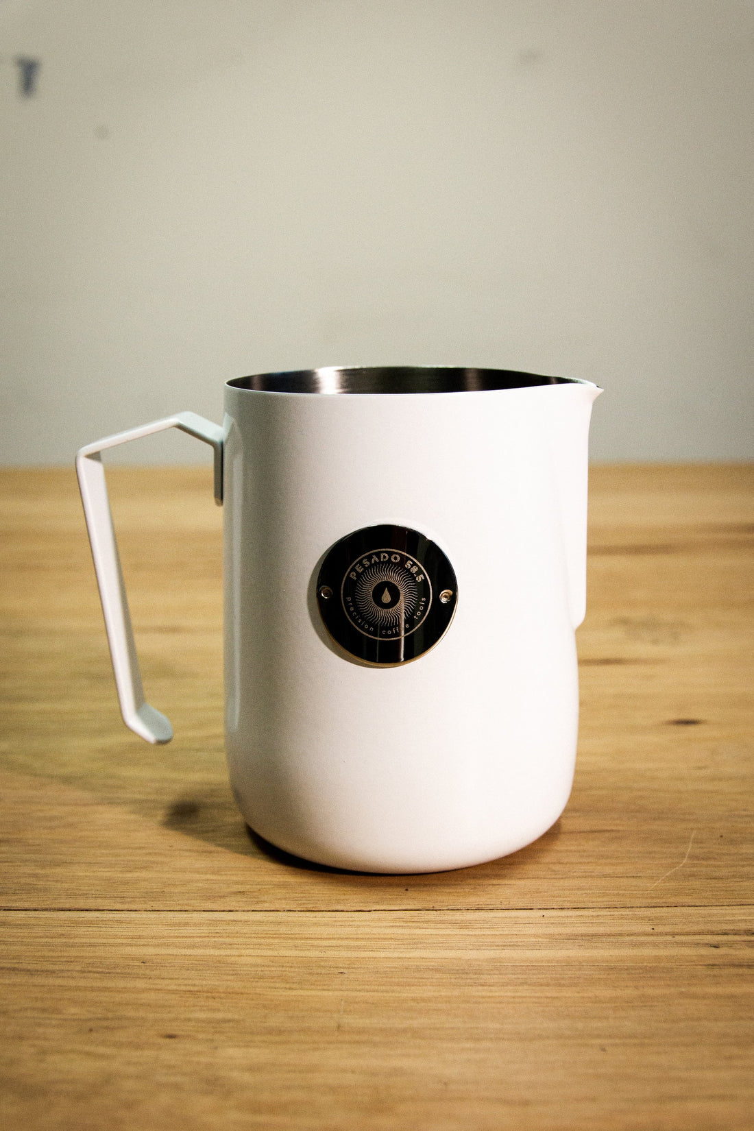 Pesado Milk Jug - White(Round Spout)